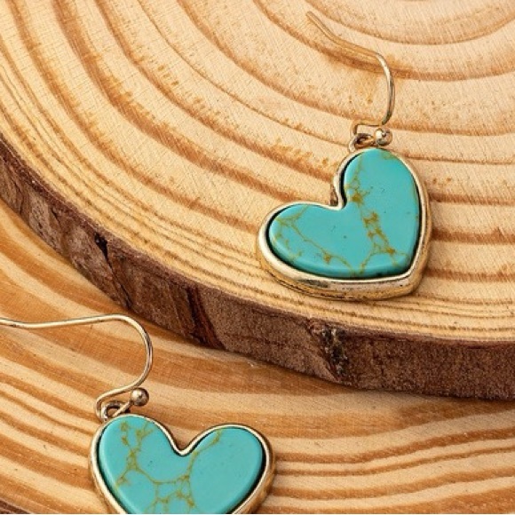 NIP Heart Shape Turquoise Inlaid Dangle Earrings. - Picture 2 of 5